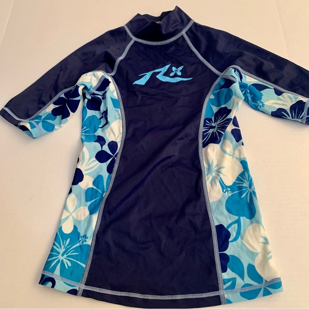 RUSTY Vintage Blue Floral Short Sleeve Rashguard